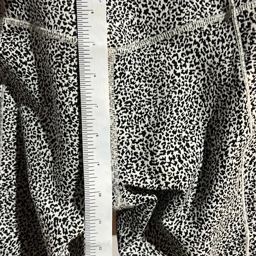 Athleta Women 25” Salutation Stash II Textured Tight 631936 Black White Size XS - Picture 5 of 6